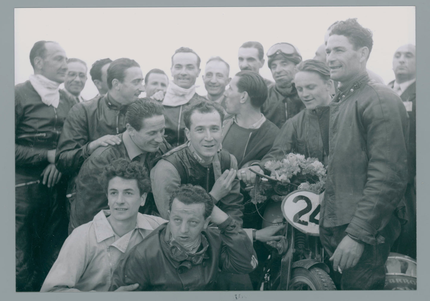 Italian Motorcycle Pit Crew Race 0000-4823