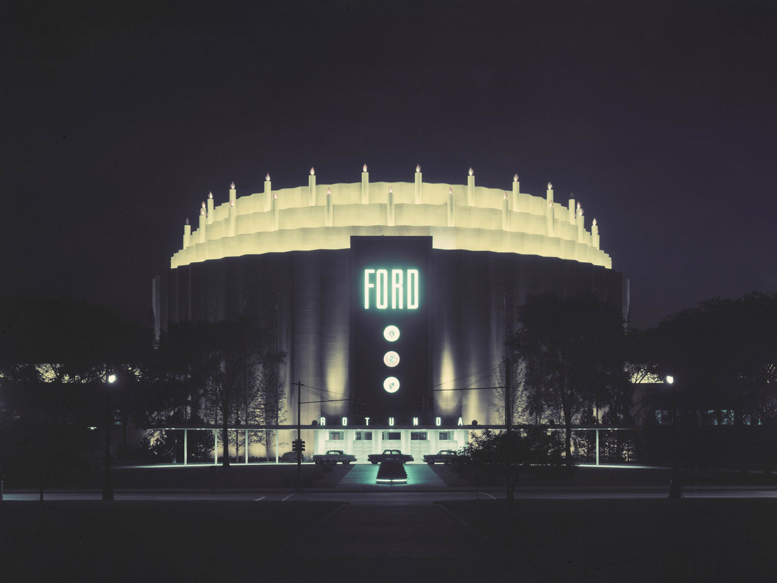 1953 Ford Rotunda at night 0400-8308