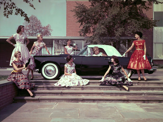 1956 Ford Thunderbird with models outside the Desi 0400-8349